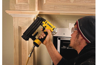 DEWALT CLAVADORA