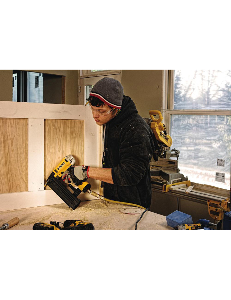DEWALT CLAVADORA