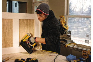 DEWALT CLAVADORA