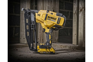 DEWALT CLAVADORA DE ACABADO