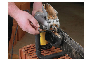 DEWALT SIERRA ALLIGATOR® 1700W DWE398-QS (1)